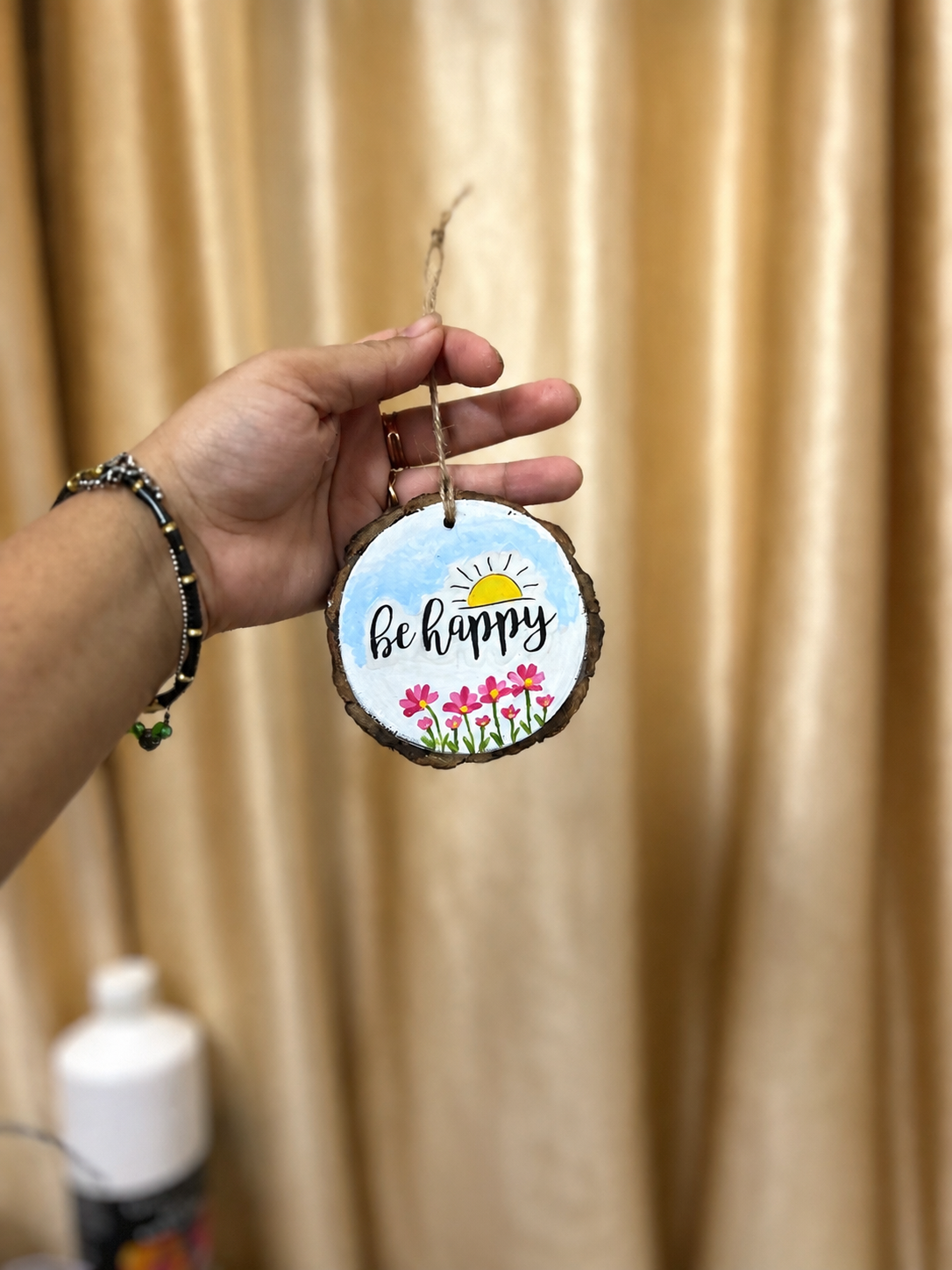 Be Happy Wooden Hanging ๐ธ