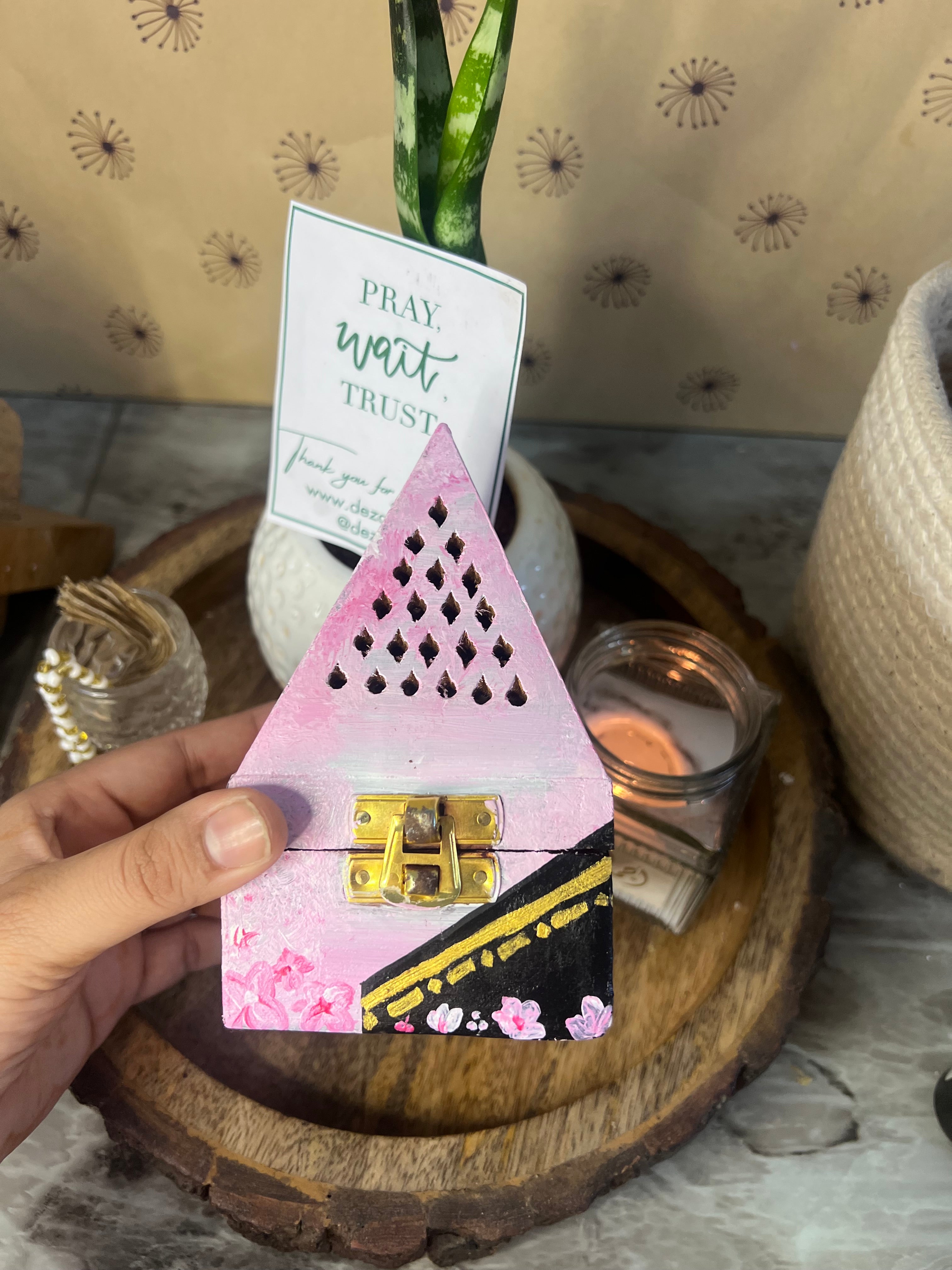 Handcrafted Kaaba-Themed Wooden Oud Burner | Custom Islamic Home Decor
